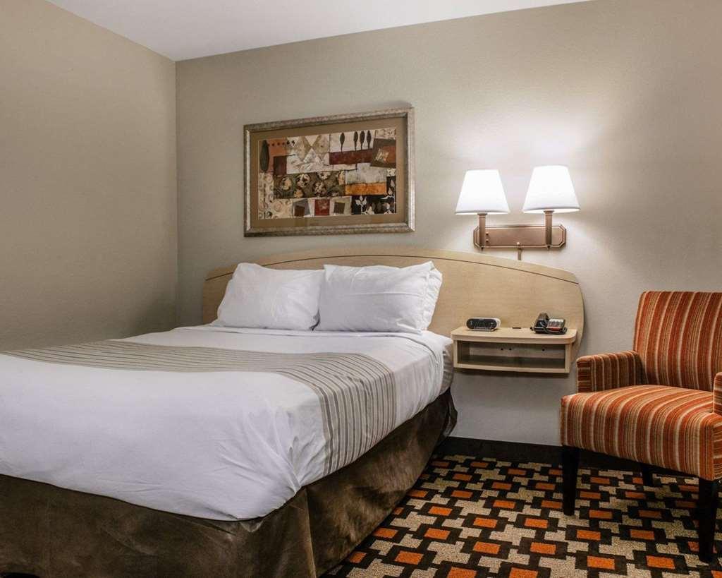 Suburban Extended Stay Northeast Indianapolis Room photo