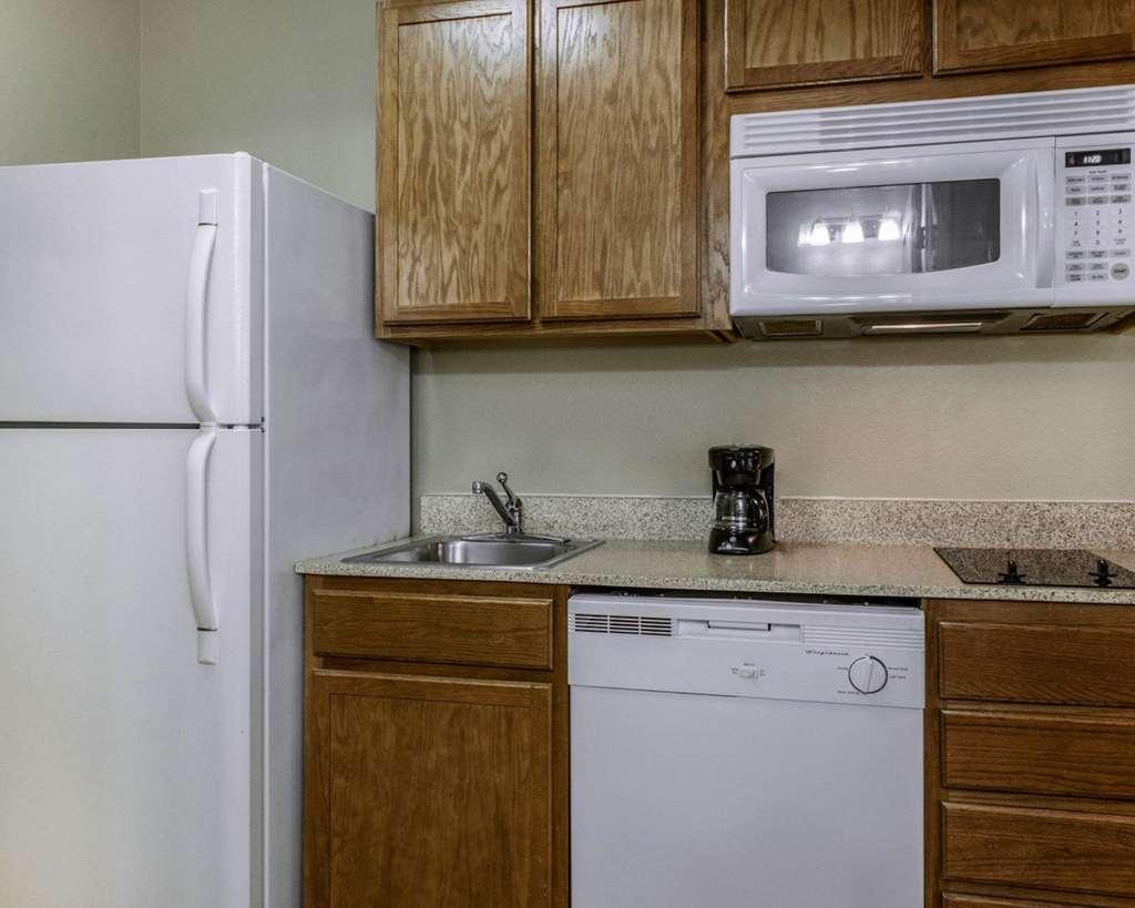 Suburban Extended Stay Northeast Indianapolis Room photo